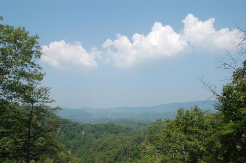 Stargazer - carbon neutral hotel in Sevierville