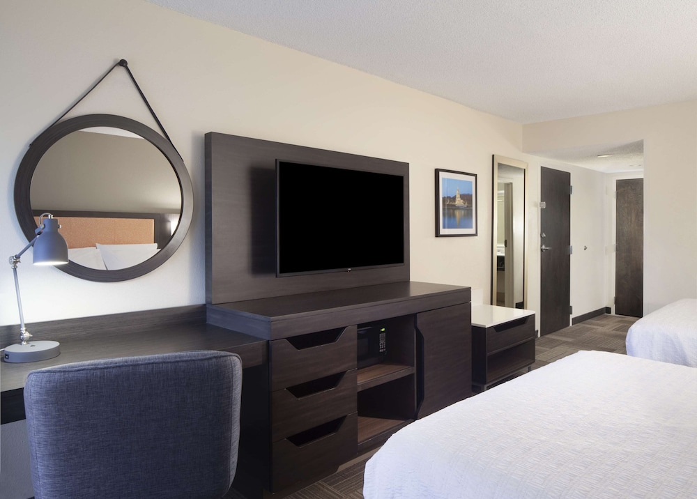 Hampton Inn Charleston Southridge - photo 11