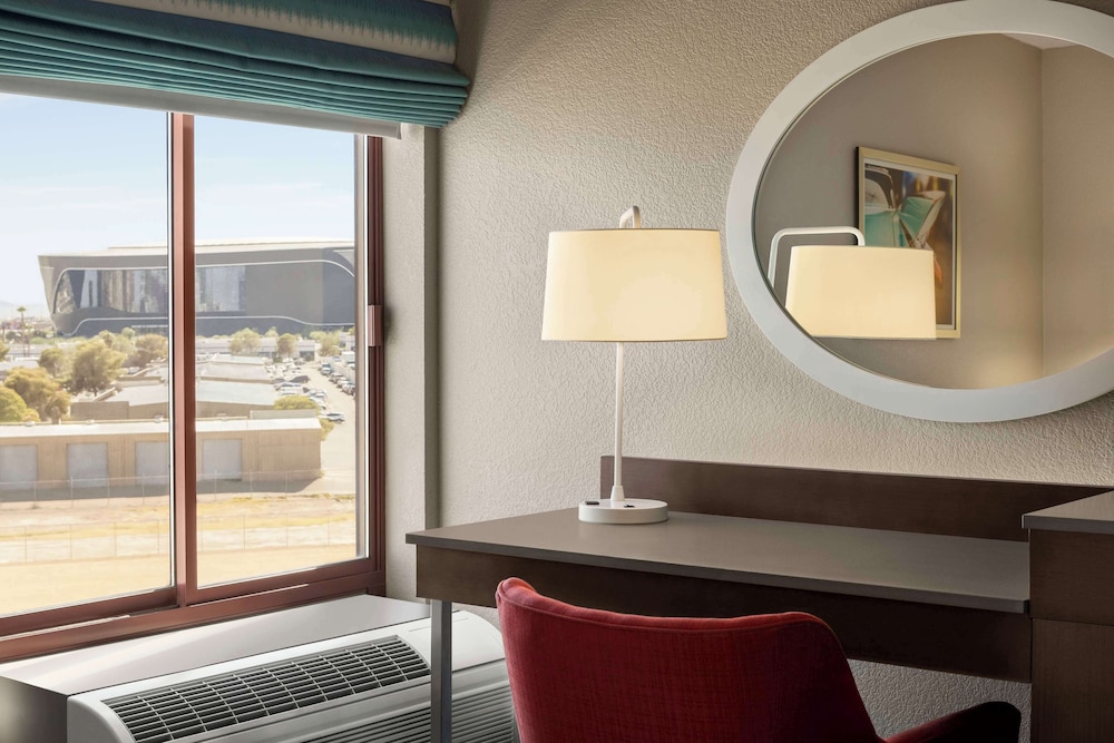 Hampton Inn Tropicana - photo 21
