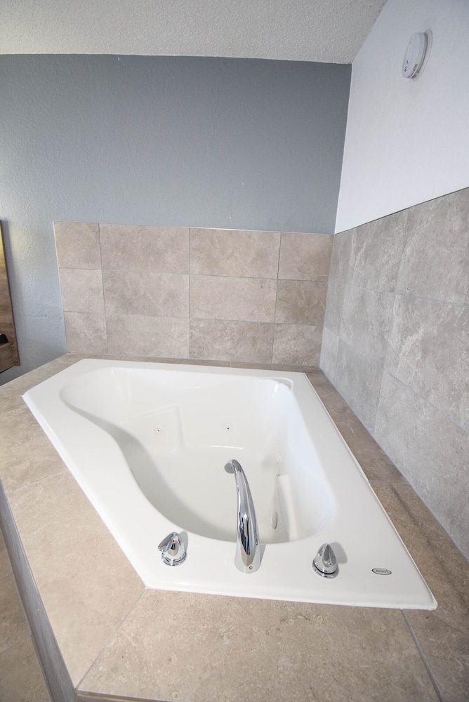 Quality Inn & Suites Sulphur Springs - photo 61