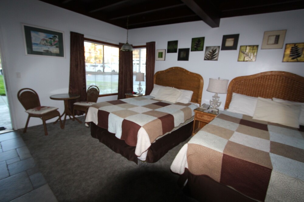 Edgewater Beach Inn - photo 7