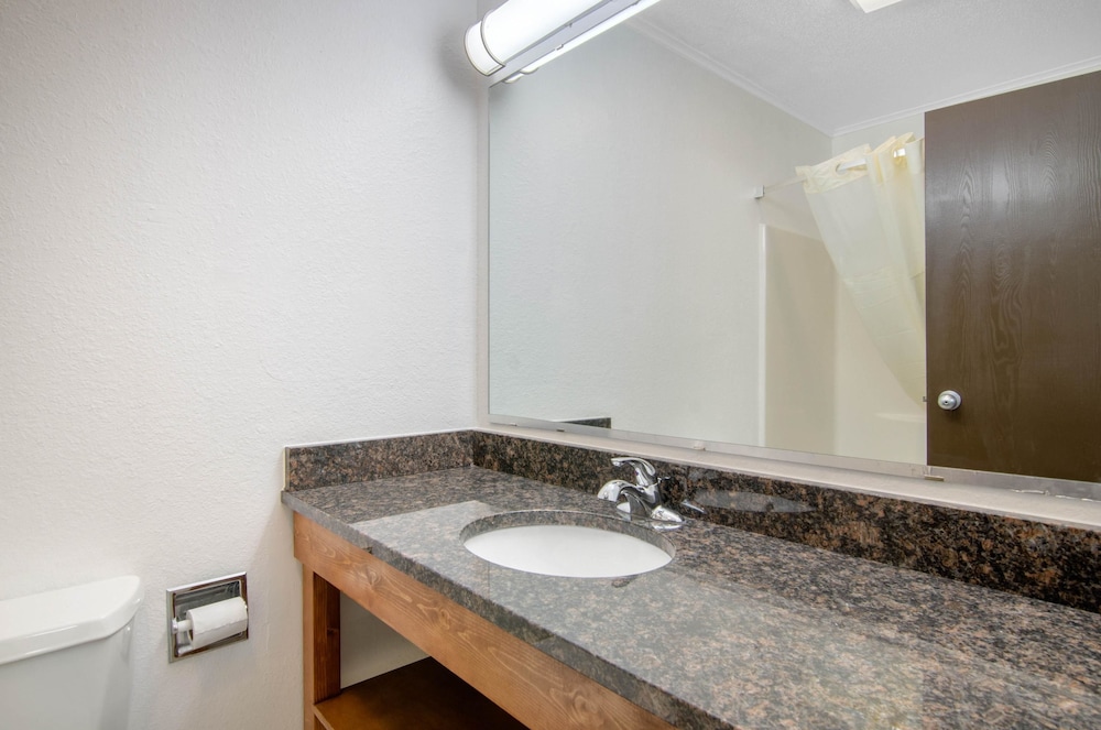 Quality Inn Russell KS - photo 33