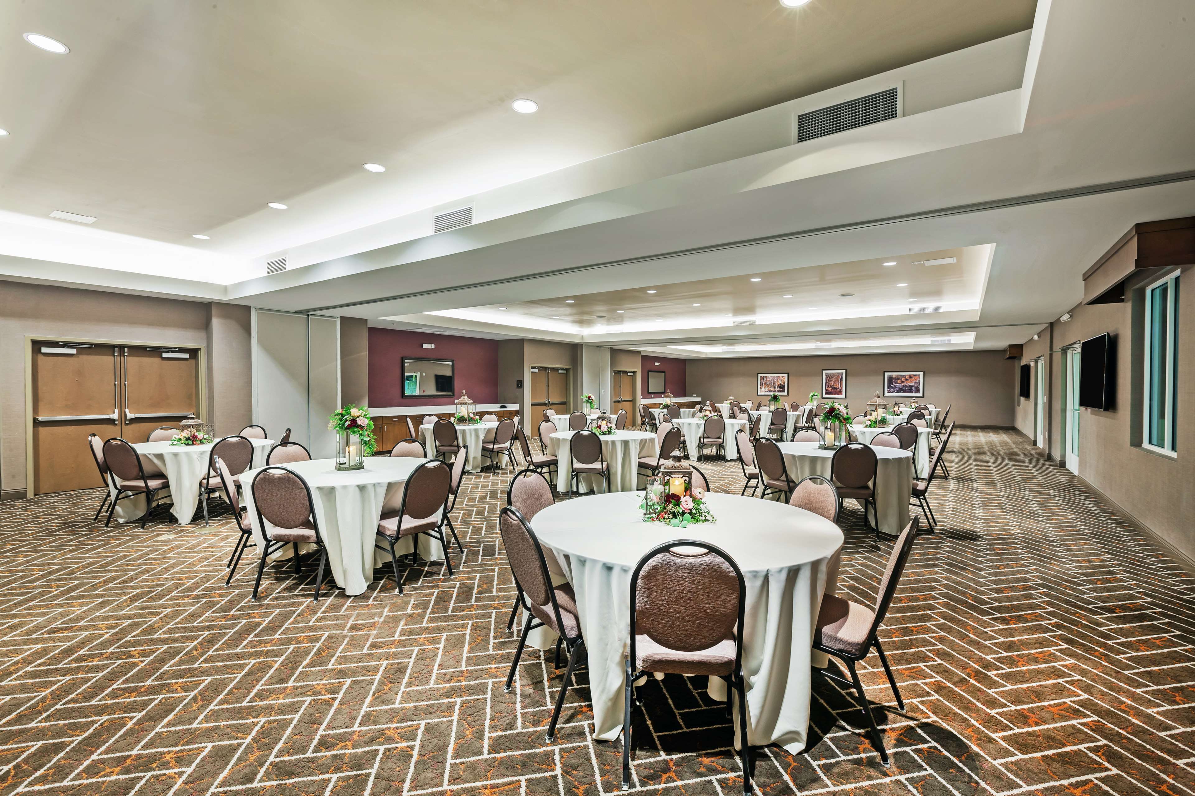Hampton Inn Bulverde Texas Hill Country - photo 18