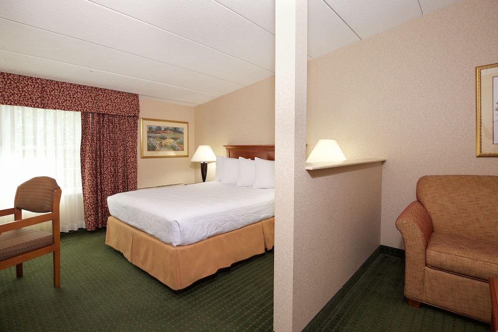 White River Inn and Suites - photo 13