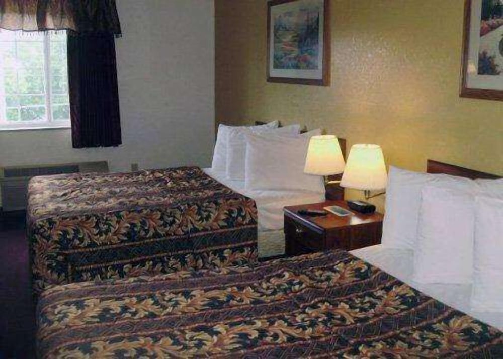 Rodeway Inn Salina North - photo 7