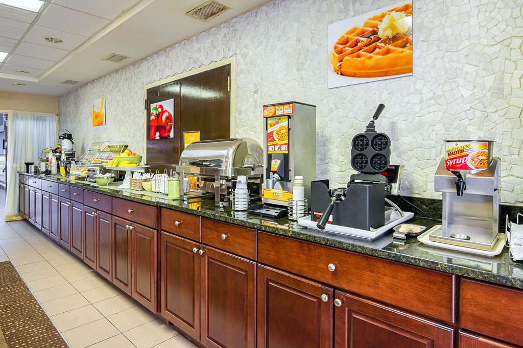 Quality Inn & Suites Kearneysville Martinsburg - photo 25