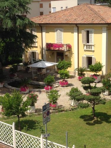 Via Mazzini — 4-Star Luxury Hotel in Bazzano, Italy