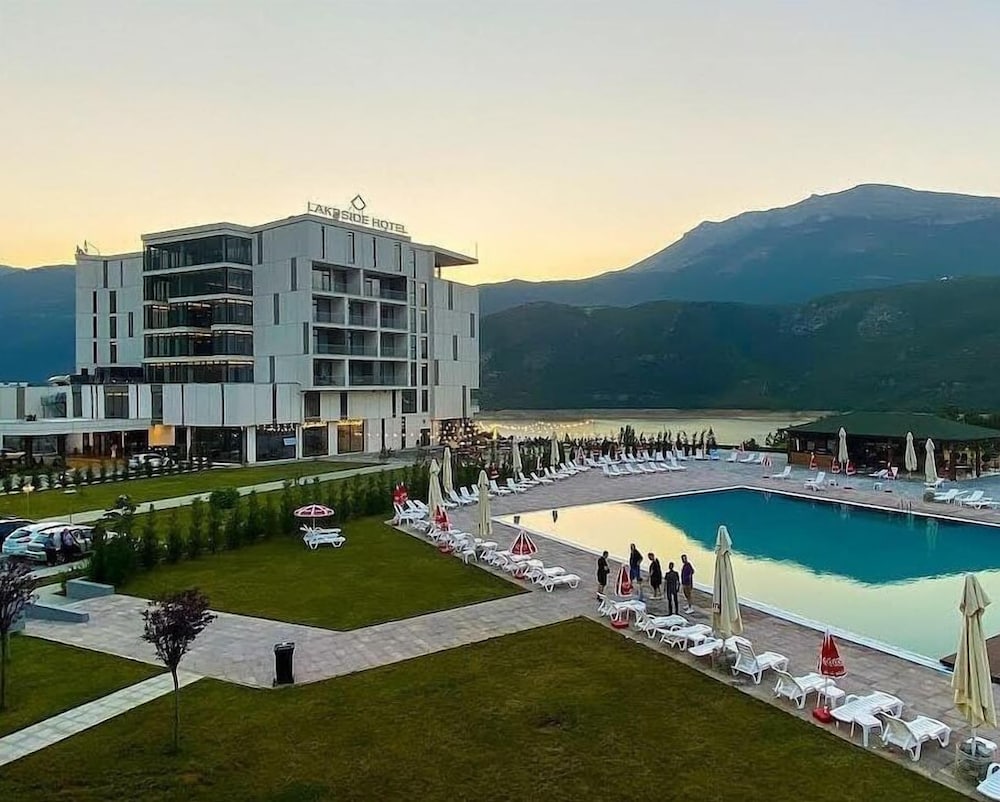Lakeside Hotel — hotel in Prizren