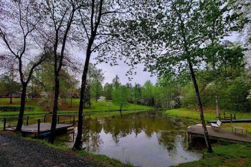 Hobbithouse at White Lotus Eco Spa Retreat in Stanardsville, United States