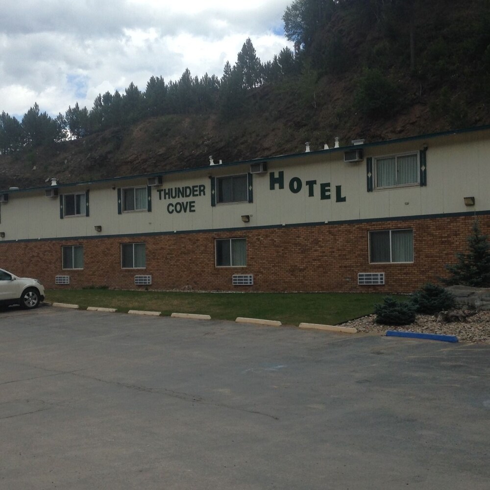 The Thunder Cove Hotel - photo 21