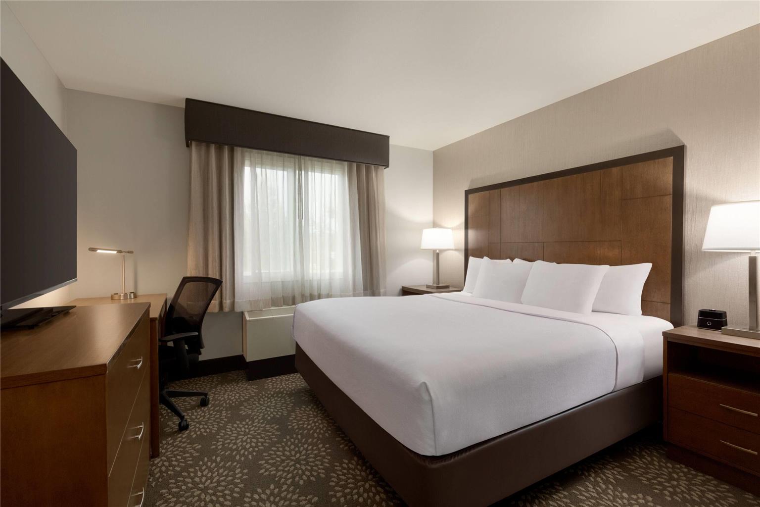 La Quinta Inn & Suites by Wyndham Fairbanks Airport - photo 15