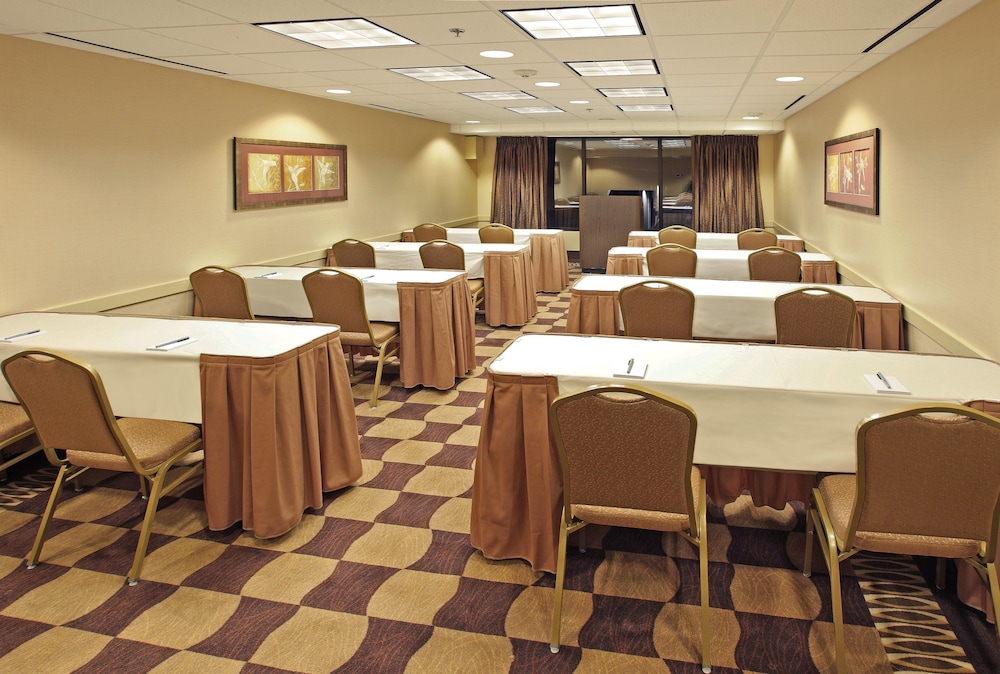 Wyndham Grand Executive Center Little Rock Airport - photo 39