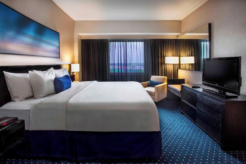 Courtyard by Marriott New York JFK Airport - photo 15