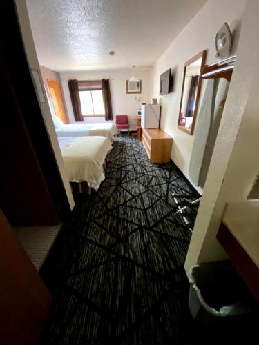 Woodlands Inn & Suites - photo 22