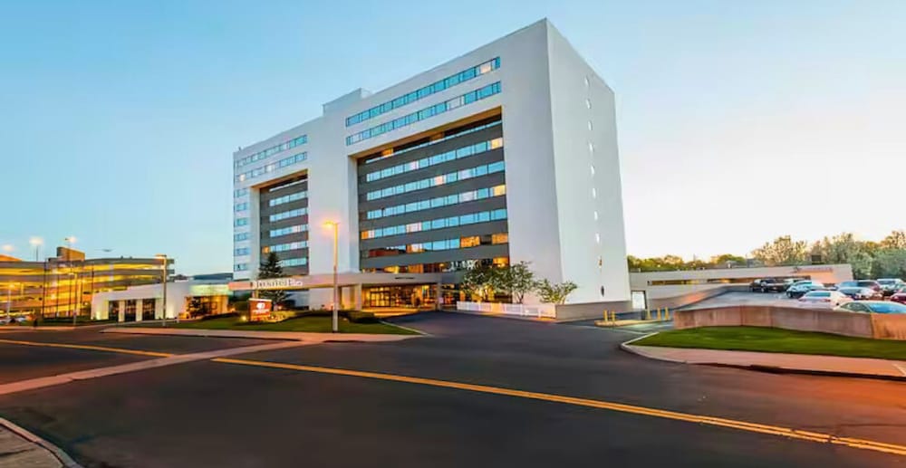DoubleTree by Hilton Hotel Binghamton — 4-Star Luxury Hotel in Binghamton, United States