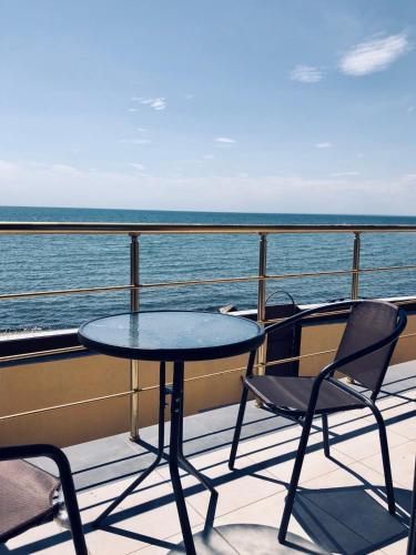 Holiday - carbon neutral hotel in Unknown City