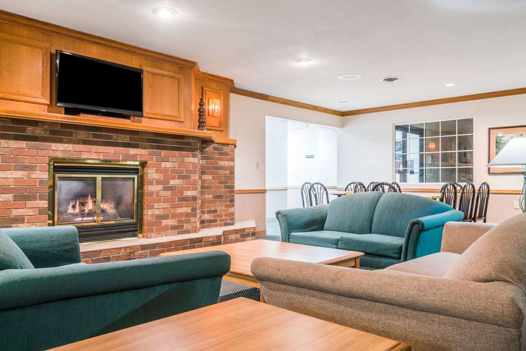 Super 8 by Wyndham Sheldon - photo 2