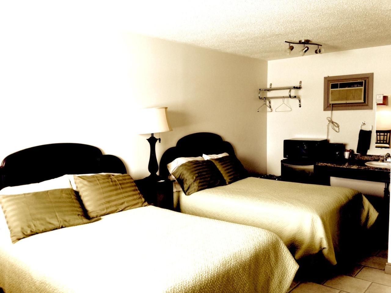 Chaparral Inn — hotel in Carlyle