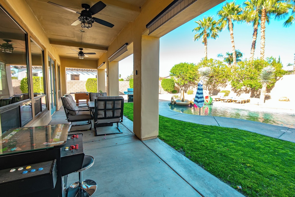 Luxury Resort Style Living w Pool & Jacuzzi - photo 20