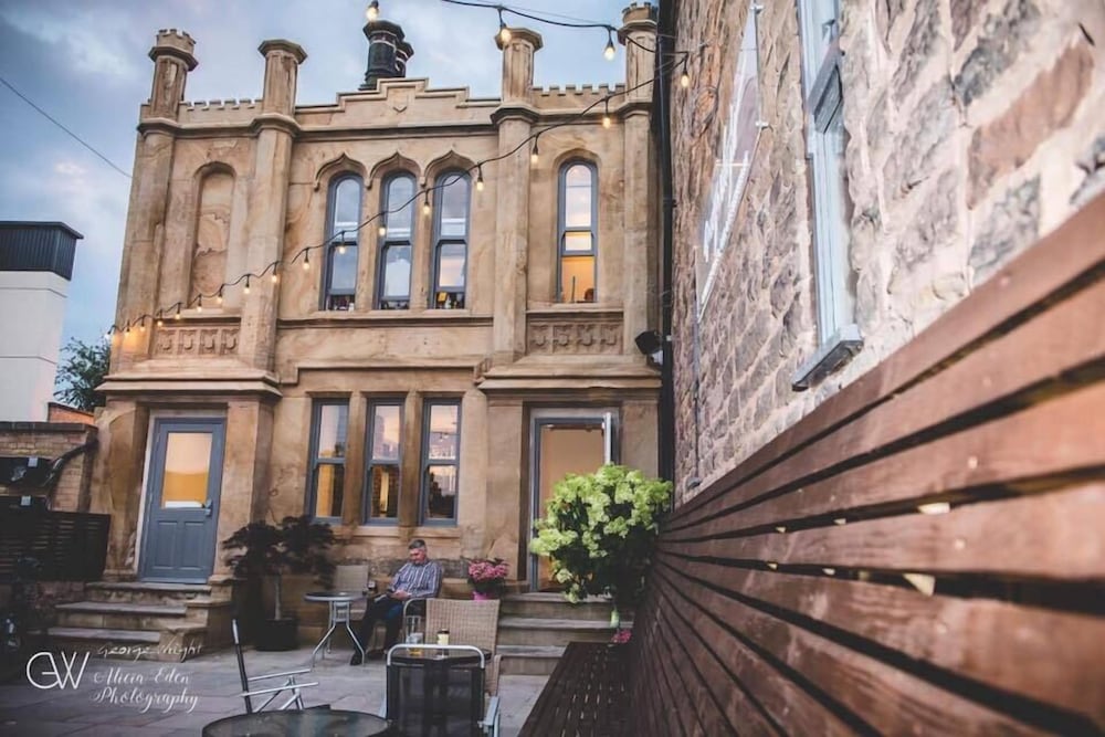 C L O S E D George Wright Boutique Hotel C L O S E D — hotel in Rotherham