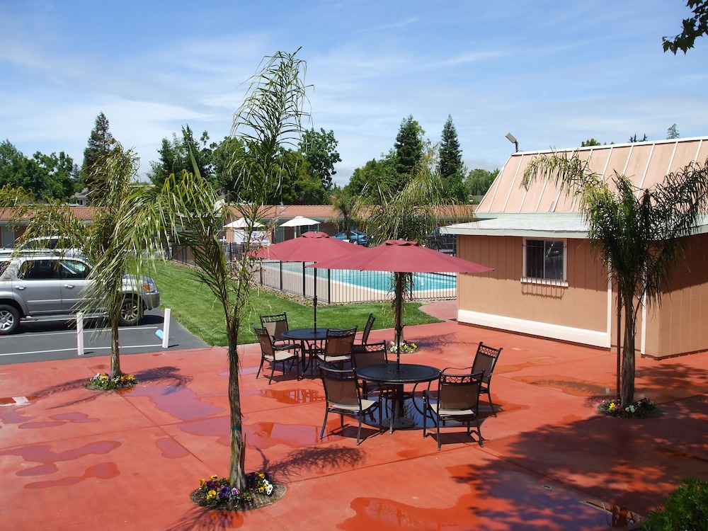 Tri Valley Inn and Suites Pleasanton - photo 34