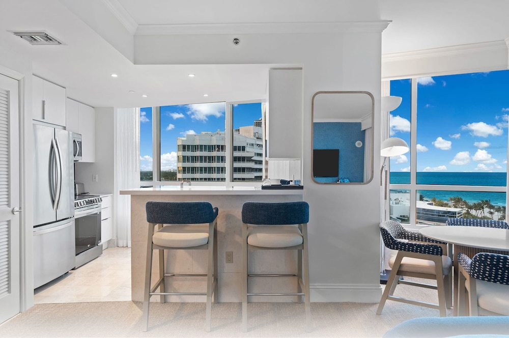 Fontainebleau Miami Beach Private Luxury Suites - photo 135