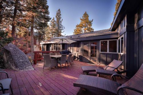 Sunset Cove Chic Tahoe Retreat