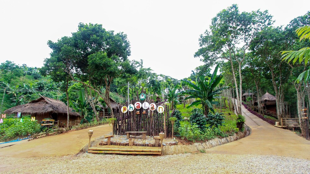 Phalan Resort - carbon neutral hotel in Tachilek