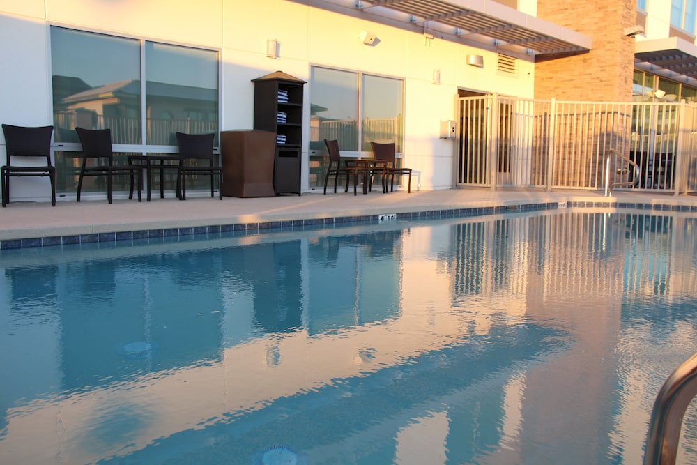 Holiday Inn Express & Suites Phoenix Airport North by IHG - photo 91