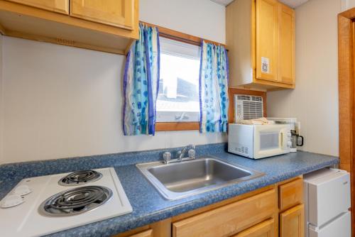 Kebek 3 Oceanside Motel - photo 18
