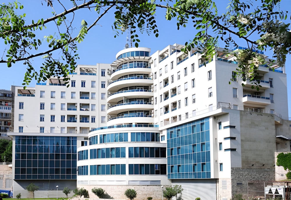 Kings Park Hotel — hotel in Podgorica