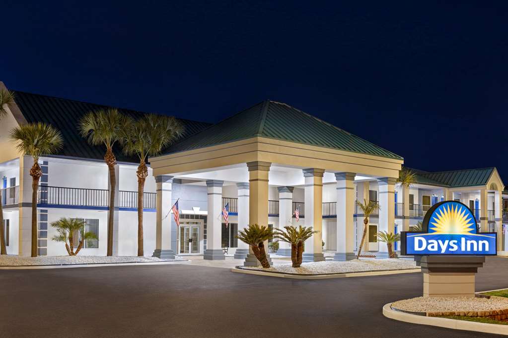 Days Inn by Wyndham Kingsland GA - photo 3