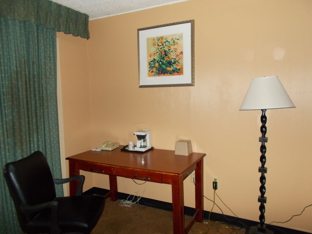 Season's Inn - photo 15