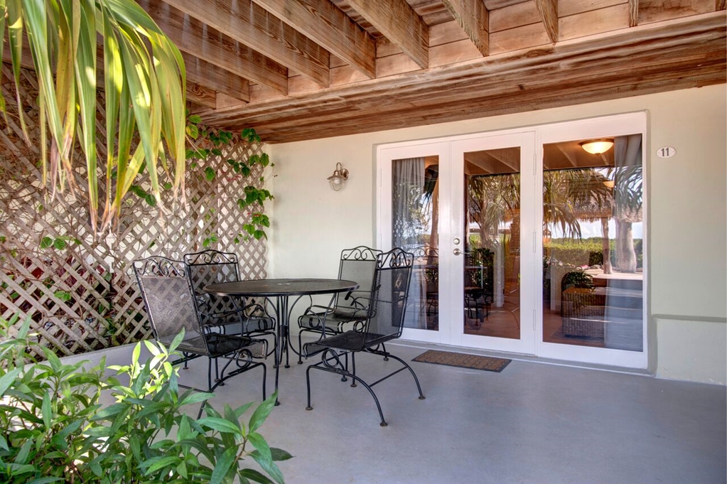 Coconut Palm Inn - photo 11