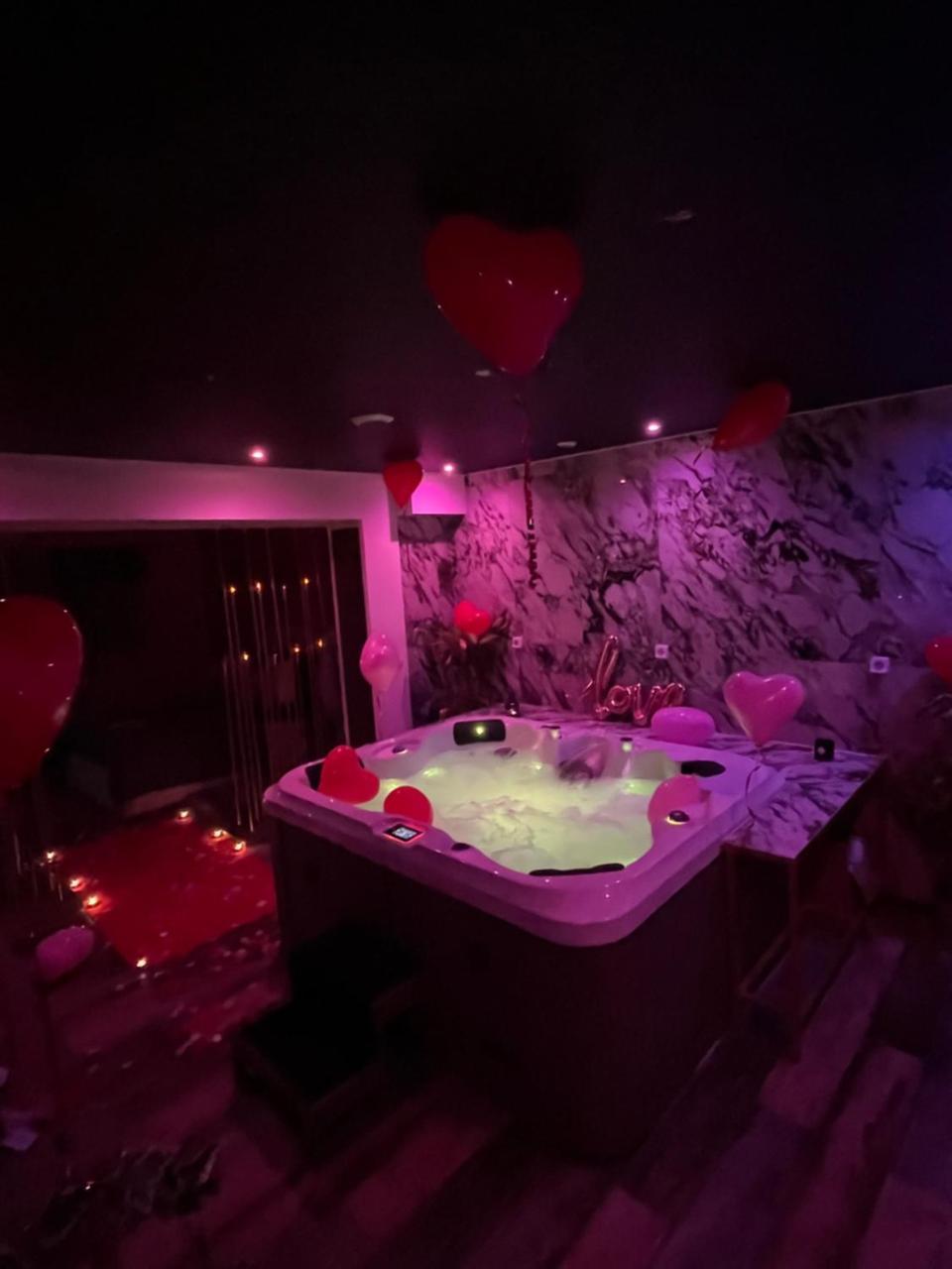 Cosmic Jacuzzi — Arles — photo 3