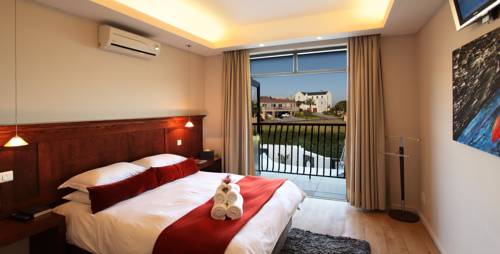 Feathers Lodge Boutique Hotel