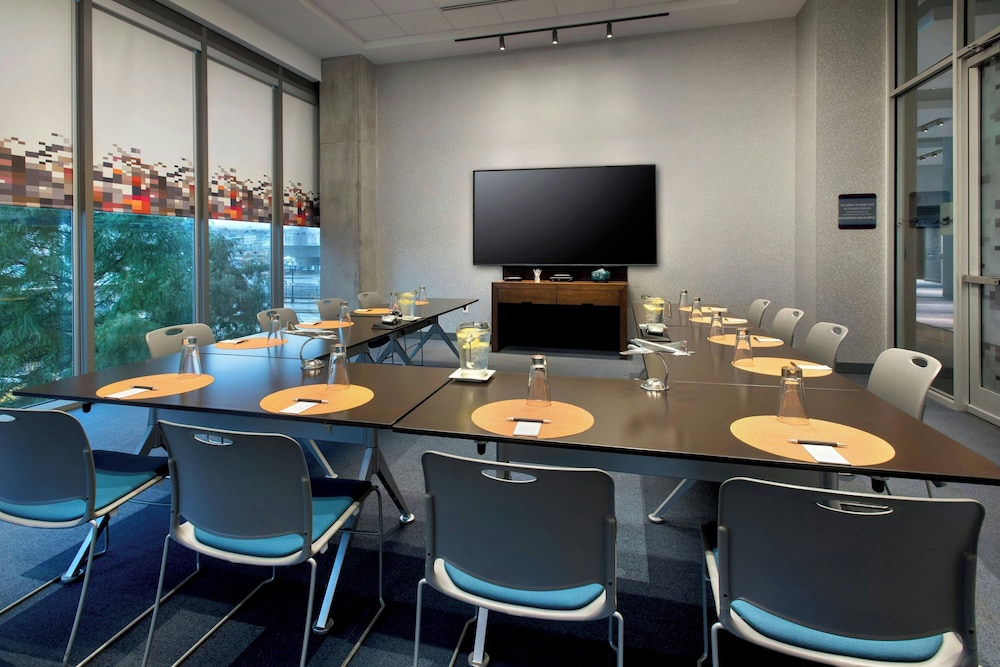 Aloft by Marriott Boston Seaport District - photo 26