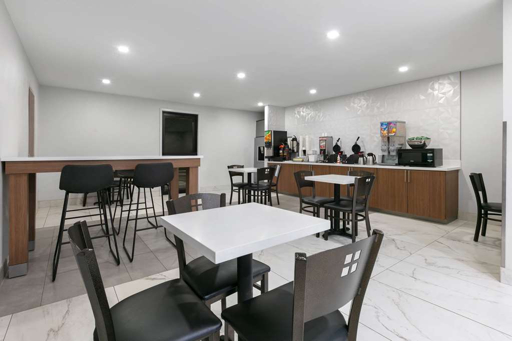 Super 8 by Wyndham Grapevine DFW Airport Northwest - photo 6