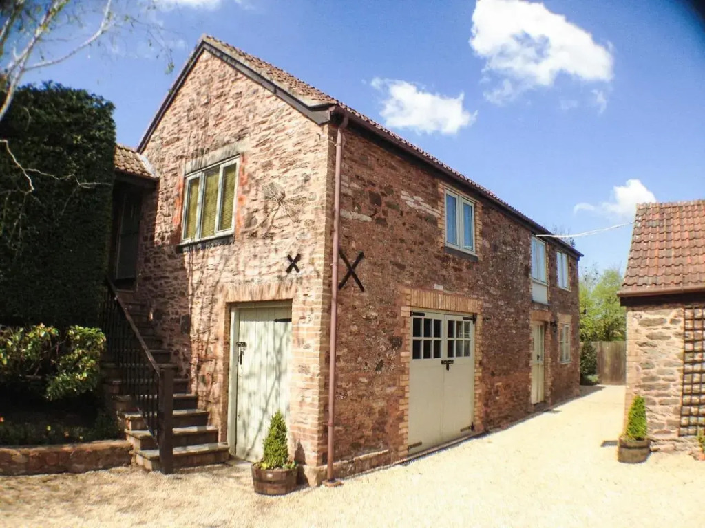 Dragonfly One — 4-Star Luxury Hotel in North Petherton, United Kingdom