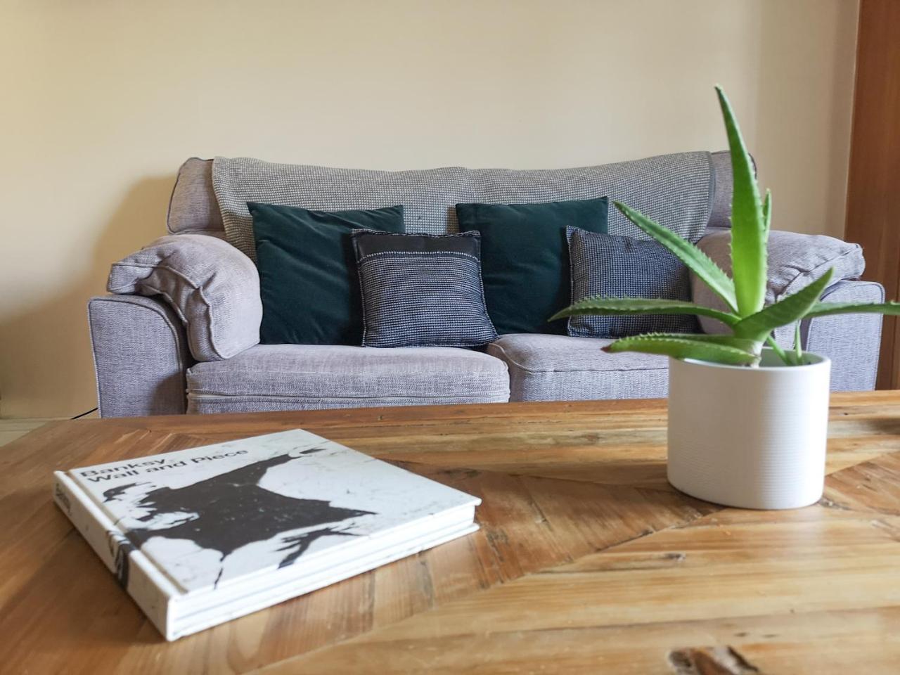 Cf10 House Cardiff City Centre — 4-Star Luxury Hotel in Cardiff, United Kingdom