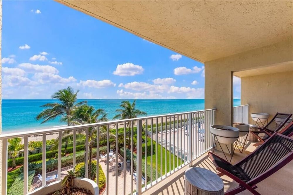 408 On Hutchinson Island — Jensen Beach