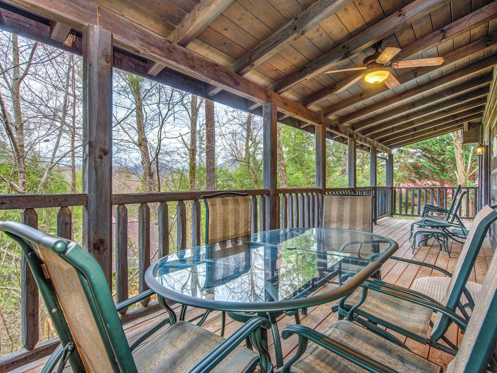 Mountain Magic - carbon neutral hotel in Sevierville
