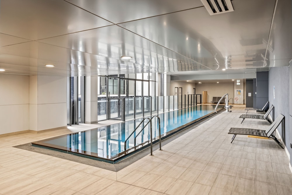 StayAU Modern Townhouse — 4-Star Luxury Hotel in Oakleigh, Australia