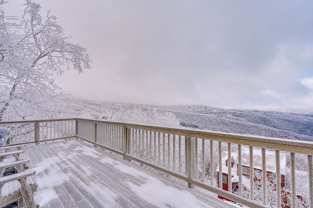 2 Mi to Ski Resort: Beech Mtn Home w Fire Pit - photo 28
