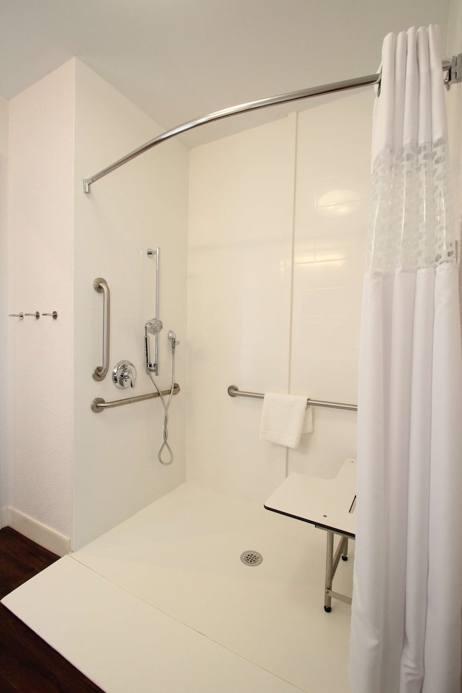 Hampton Inn Suffolk - photo 37