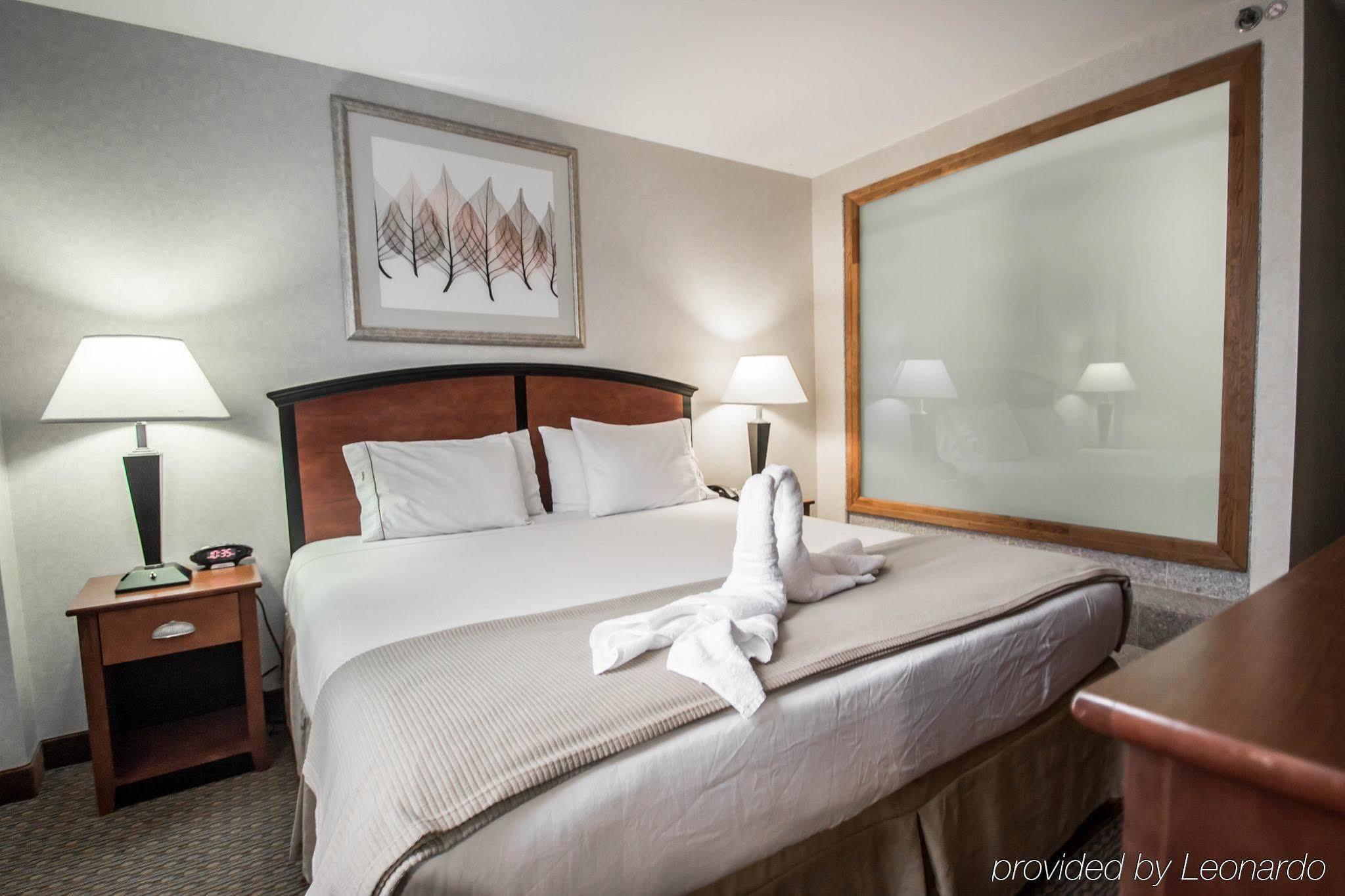 Red Lion Inn and Suites Brooklyn - photo 11