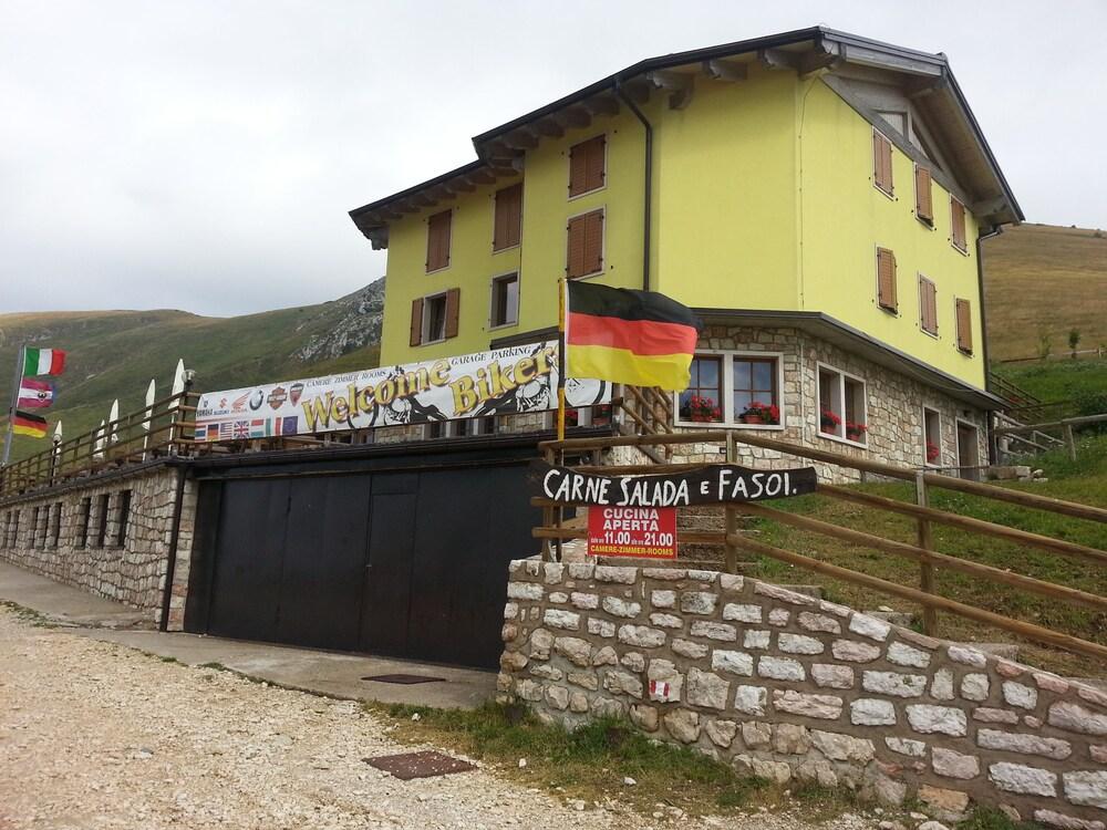 Rifugio Albergo Graziani — hotel in Brentonico