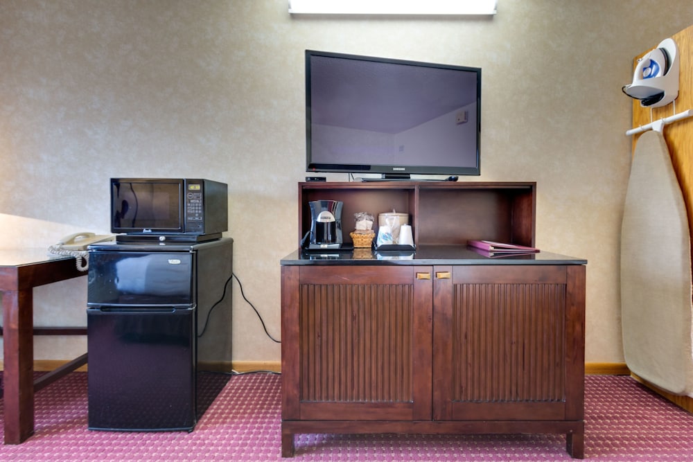 Fireside Inn and Suites - photo 32