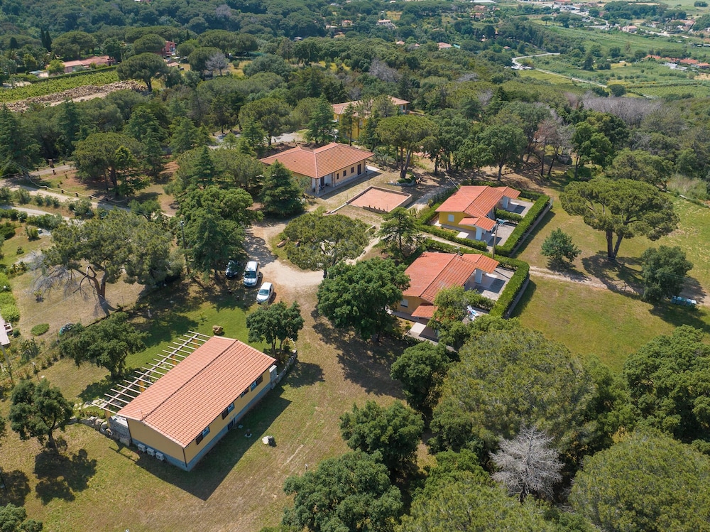 Villino nel Bosco — 4-Star Luxury Hotel in Capoliveri, Italy