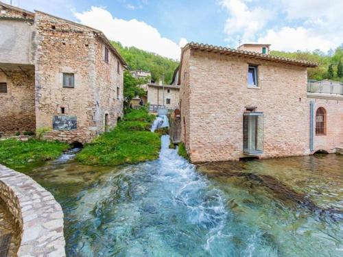 Casa Vacanze Fonte del Menotre — 4-Star Luxury Hotel in Foligno, Italy